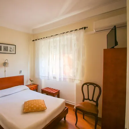 Residencial Lord Pensión 2*