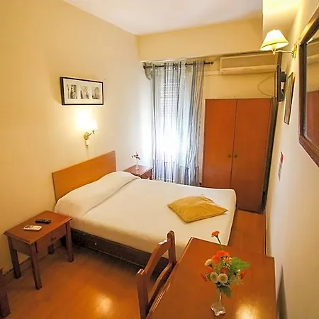 Πανσιόν Residencial Lord 2*