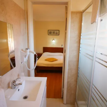 Πανσιόν Residencial Lord Lisboa