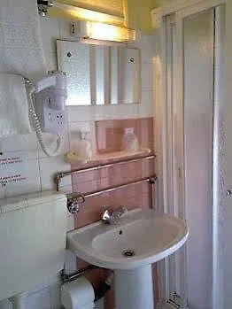 Residencial Lord בית הארחה
