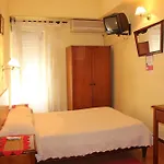 Residencial Lord בית הארחה